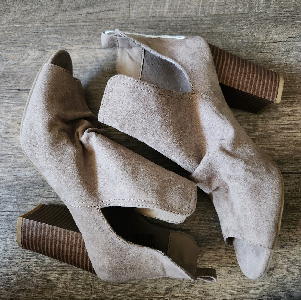 Brash Taupe Suede Slouch Ankle Booties SIZE 7.5